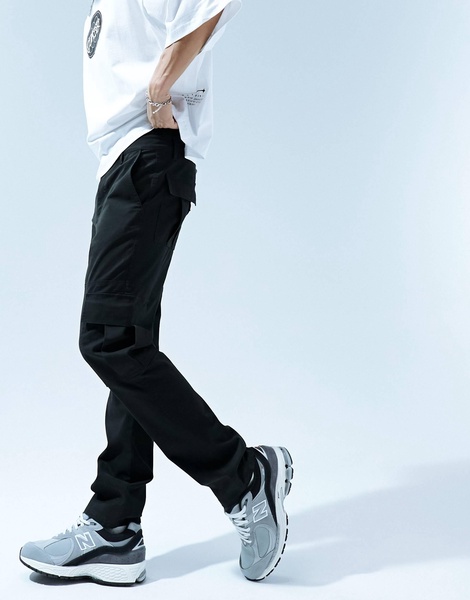 ASOS DESIGN slim cargo pants in black