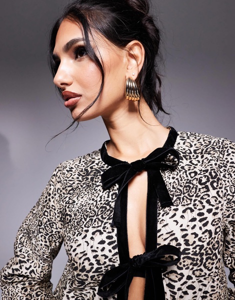 River island leopard housecoat with bow detail in beige