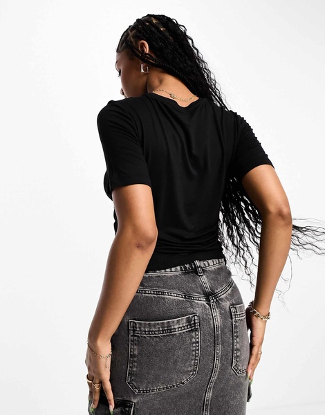 Pieces ruched side T-shirt in black