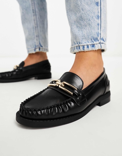 ASOS DESIGN Melodic slim loafer with chain in black