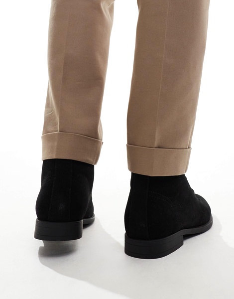 ASOS DESIGN lace up chukka boots in black