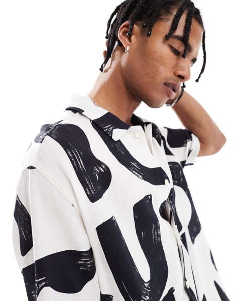 Bershka geometric patterned shirt in white