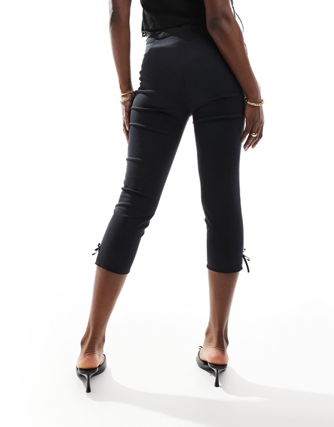 ASOS DESIGN bow detail capri pants in black