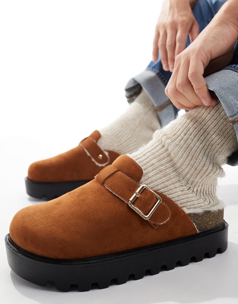 ASOS DESIGN mule clogs in tan with faux fur lining