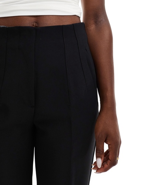 Vero Moda tapered pants in black