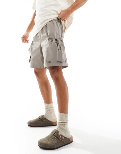 ADPT technical cargo short in beige