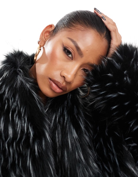 Aria Cove cropped faux fur oversized collar jacket in black