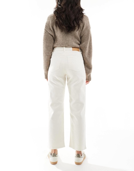 ASOS DESIGN comfort stretch straight jean in white