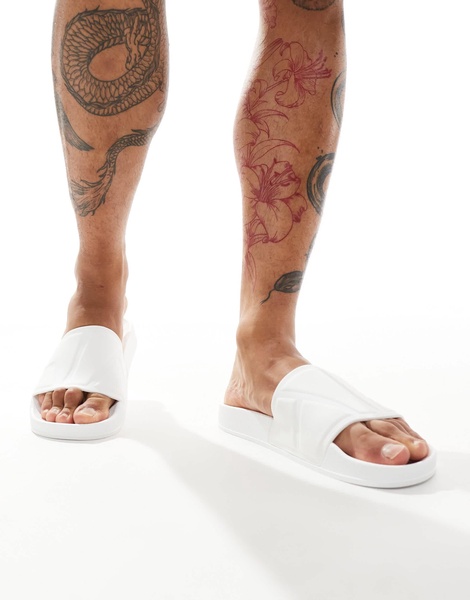 ASOS DESIGN sliders in white