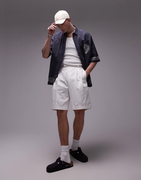Topman twin pleat wide shorts in ecru