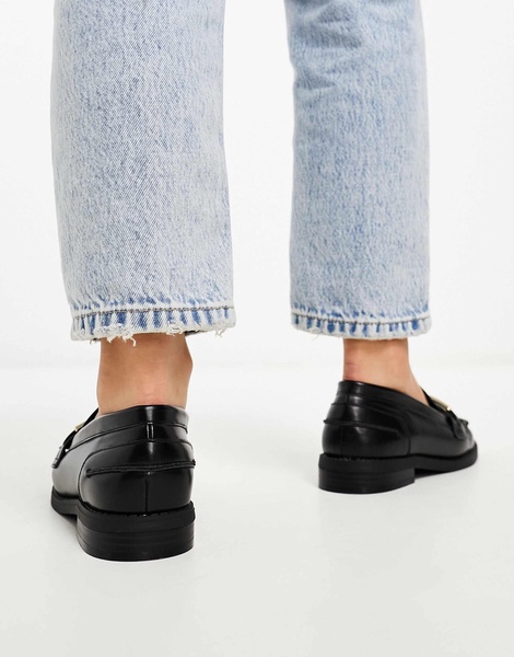 ASOS DESIGN Melodic slim loafer with chain in black