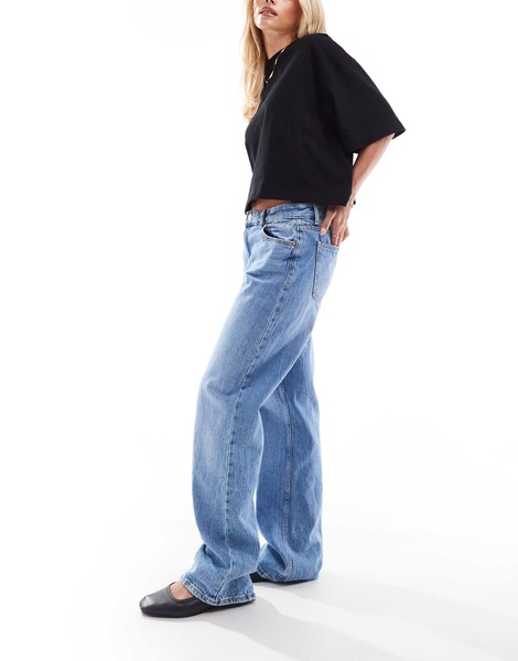 Bershka Petite straight leg jeans in mid wash