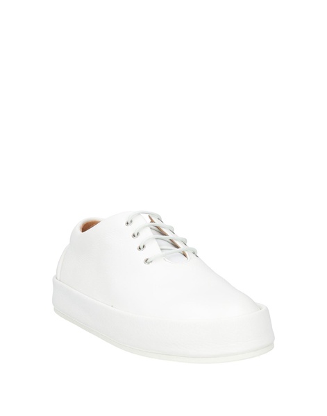 Laced shoes