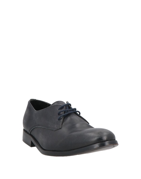 Laced shoes