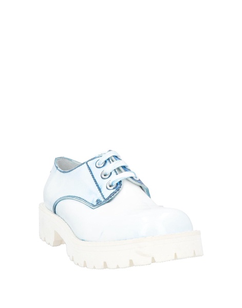 Laced shoes