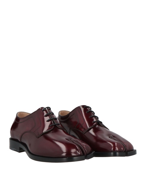 Laced shoes