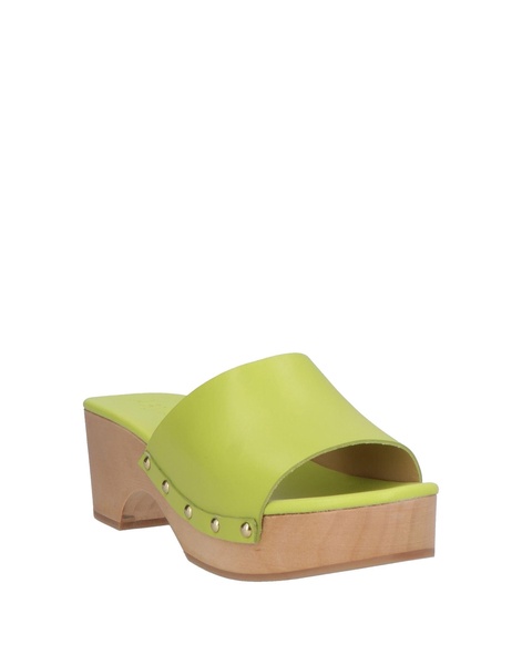 Mules and clogs