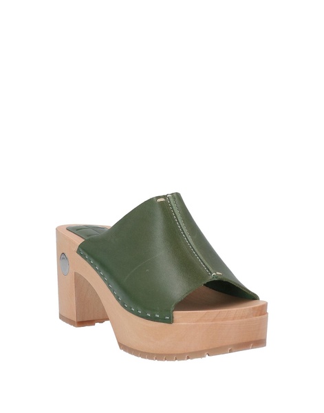 Mules and clogs
