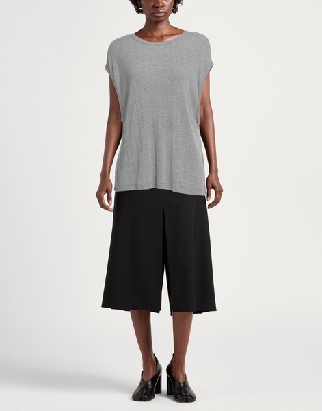 Sleeveless sweater