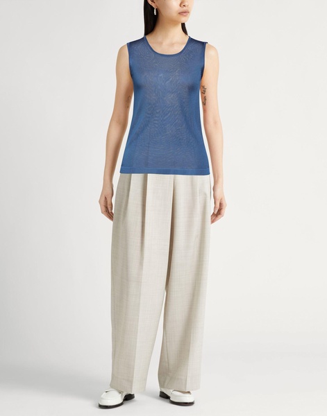 Sleeveless sweater
