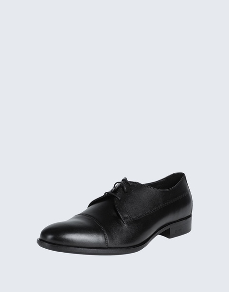 Laced shoes