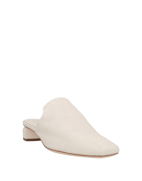 Mules and clogs