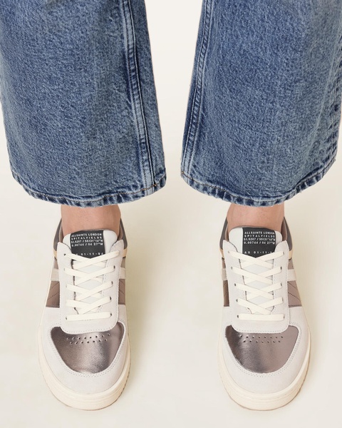Vix Low Top Round Toe Suede Sneakers