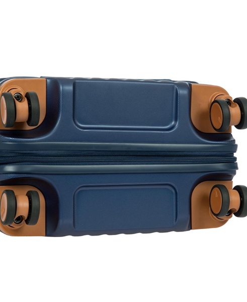 Capri 2.0 21" Spinner with Pocket