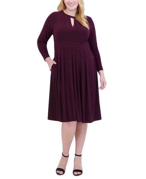 Plus Size Ruched 3/4-Sleeve Midi Dress