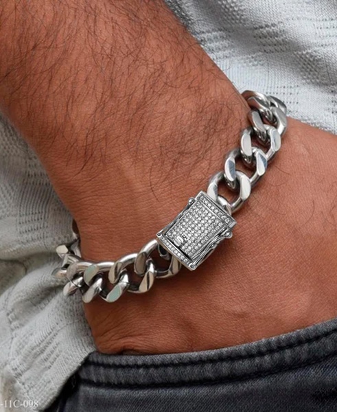 Men's Diamond Pavé Clasp Curb Link Bracelet (1/2 ct. t.w.) in Stainless Steel