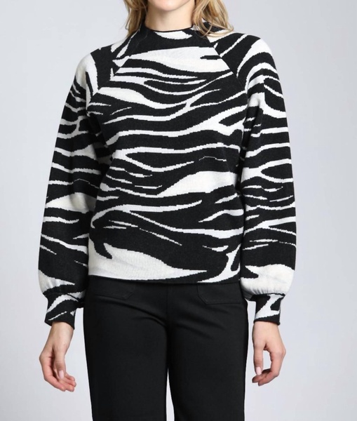 zebra print sweater in black/white