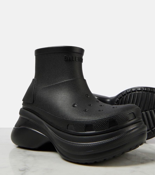 x Crocs rain boots