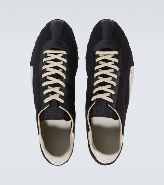 Sprinters drill and leather sneakers