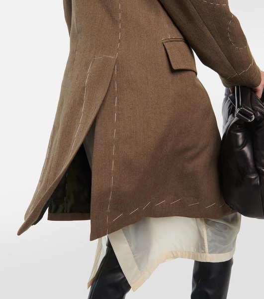 Single-breasted wool coat 