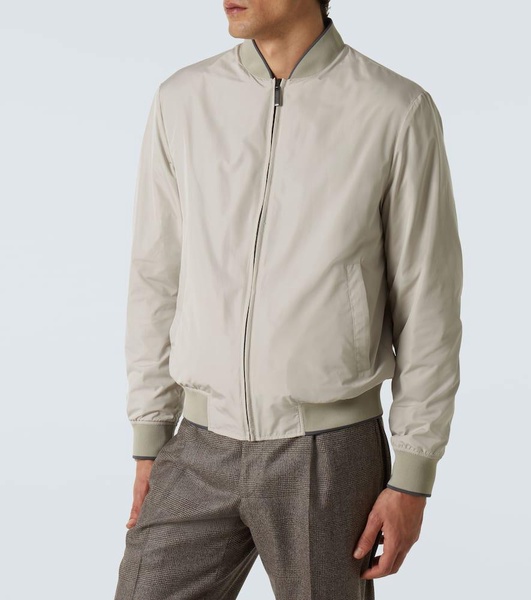 Reversible bomber jacket