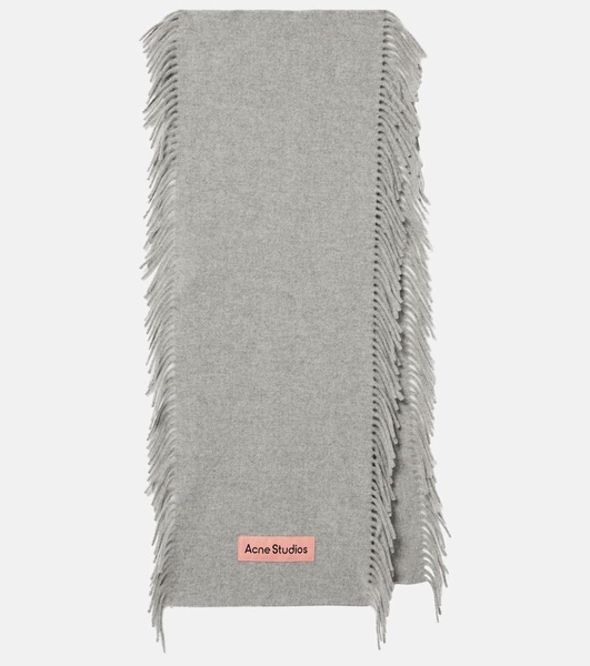 Fringed wool scarf