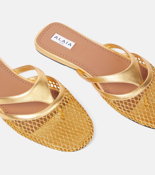 Infradito leather and fishnet mules