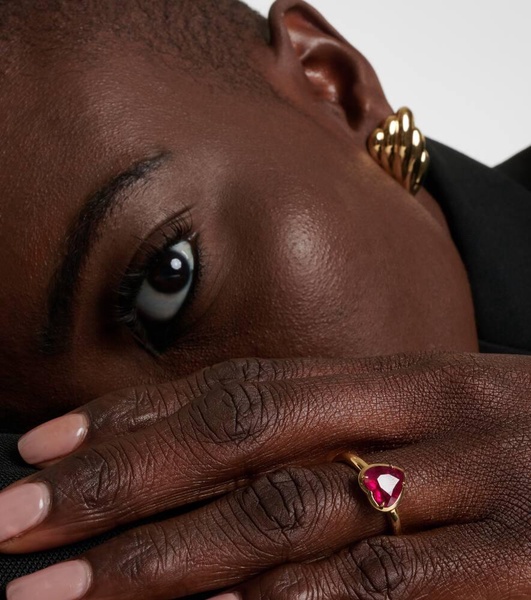 Heart 18kt gold ring with ruby