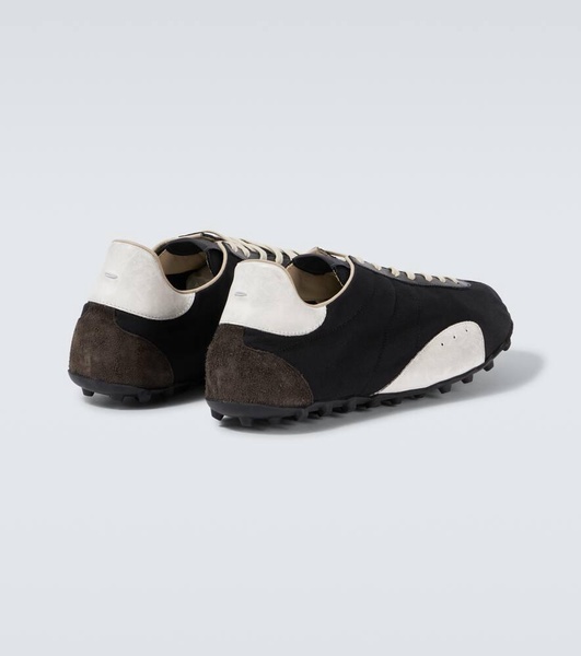 Sprinters drill and leather sneakers