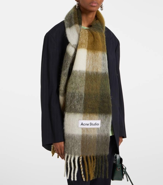 Logo fringed checked scarf