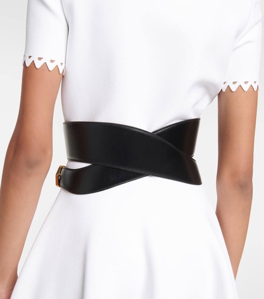 Cut-out leather belt