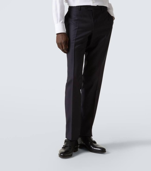 Single-breasted wool suit