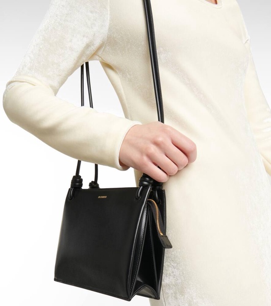 Giro Small leather crossbody bag