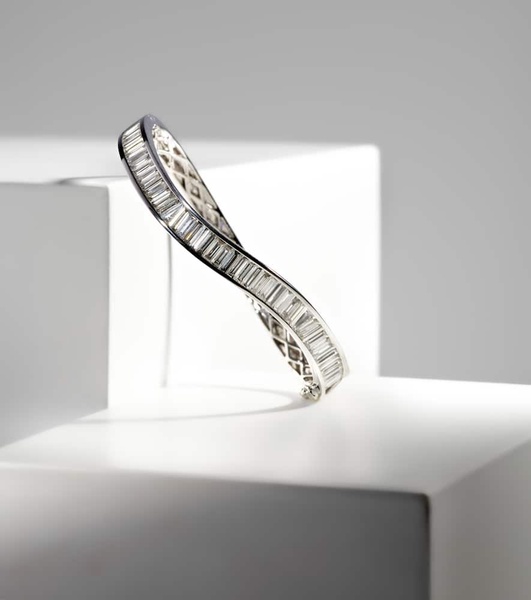 Saturn 18kt white gold bracelet with diamonds