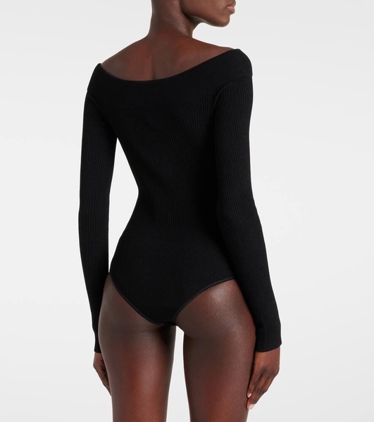 Off-shoulder body