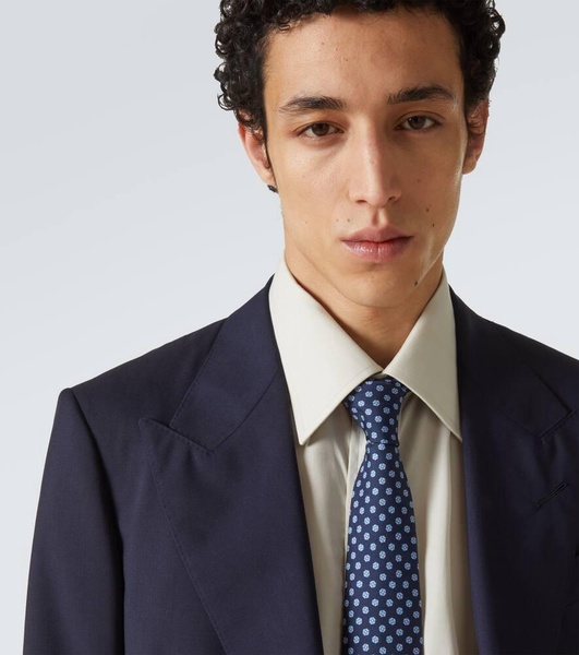 Silk tie