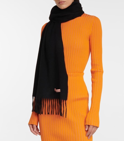 Canada Narrow fringed cashmere scarf