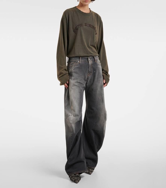2006F distressed low-rise wide-leg jeans