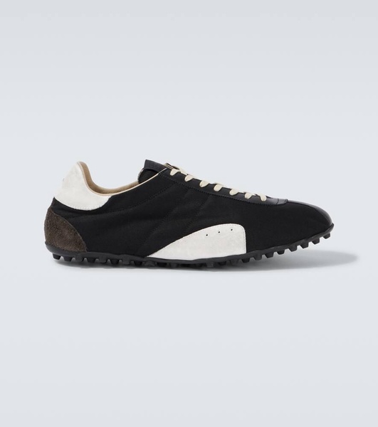 Sprinters drill and leather sneakers
