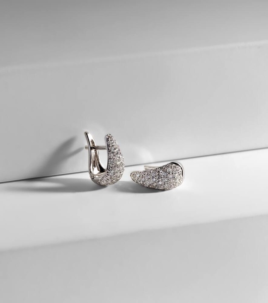 Claw 18kt white gold earrings with diamonds